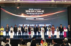 Các doanh nghiệp Hàn Quốc trao các suất học bổng cho sinh viên Việt Nam