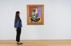 Hai bức tranh của Picasso, bao gồm "Crouching Woman in Turkish Costume (Jacqueline)" sẽ được bán đấu giá trong đợt bán hàng mùa thu của Christies vào tháng 11.2021. Ảnh: AFP