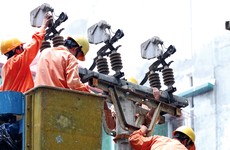 Dự án Cấp điện nông thôn từ lưới điện quốc gia tỉnh Quảng Trị,
giai đoạn 2014 - 2020 có tổng mức đầu tư là 148 tỷ đồng. Ảnh: Lê Tiên