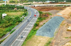 Vốn đầu tư công được xem là “vốn mồi” kích thích tiêu dùng, thúc đẩy tăng trưởng kinh tế, nhưng việc giải ngân nguồn vốn này đang gặp nhiều khó khăn. Ảnh: Lê Tiên