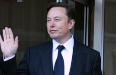 Elon Musk trở lại ngôi giàu nhất thế giới