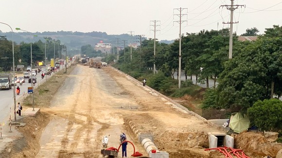Công ty CP Xây dựng Lạc Việt đảm nhận 25,5% khối lượng công việc của Gói thầu Thi công xây dựng công trình thuộc Dự án Cải tạo, nâng cấp Đường tỉnh 436 (đoạn Km0+00 - Km7+00). Ảnh minh họa: Nhã Chi