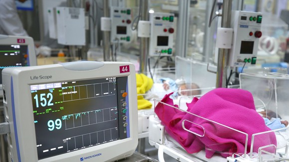 Gói thầu Mua sắm máy móc, thiết bị chuyên dùng thuộc lĩnh vực y tế cho Bệnh viện Đa khoa tỉnh Tuyên Quang có giá 63,165 tỷ đồng, gồm 4 phần (lô). Ảnh minh họa: Lê Tiên