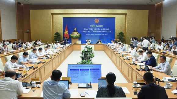 Toàn cảnh Hội nghị Phát triển nguồn nhân lực phục vụ cho công nghiệp bán dẫn tổ chức ngày 24/4/2024, tại Hà Nội. 