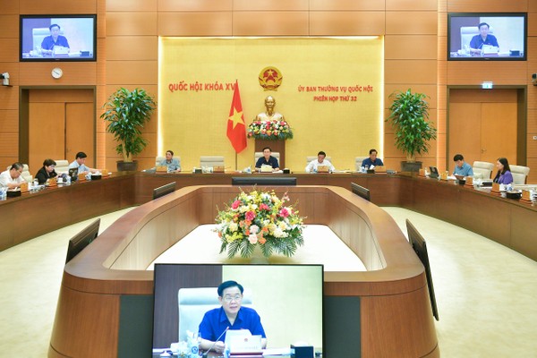 Chủ tịch Quốc hội Vương Đình Huệ điều hành phiên thảo luận về việc chuẩn bị cho Kỳ họp thứ 7, Quốc hội khóa XV