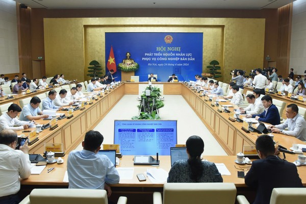 Toàn cảnh Hội nghị Phát triển nguồn nhân lực phục vụ cho công nghiệp bán dẫn tổ chức ngày 24/4/2024, tại Hà Nội. 