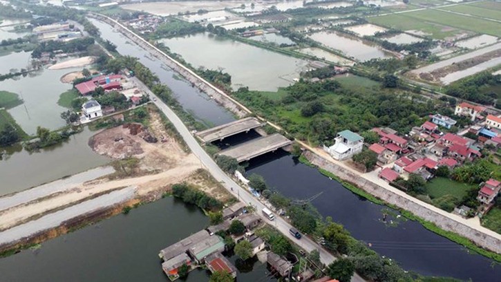 Đường trục phía Nam tỉnh Hà Tây (cũ) đoạn qua xã Hồng Minh (huyện Phú Xuyên) vẫn dang dở do vướng giải phóng mặt bằng