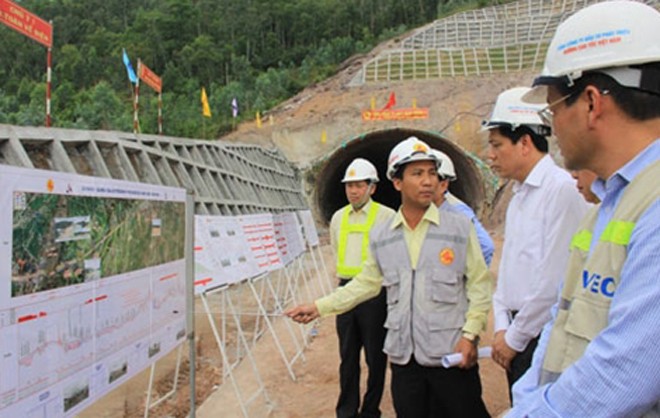 Lãnh đạo Bộ GTVT kiểm tra tiến độ công trình dự án xây dựng đường cao tốc Đà Nẵng - Quảng Ngãi.