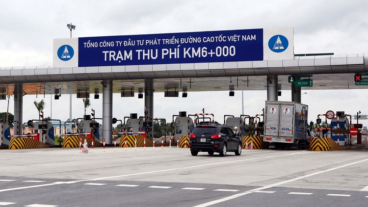 Vẫn còn vướng mắc trong đàm phán tỷ lệ trích doanh thu giữa Tổng công ty Đầu tư phát triển đường cao tốc Việt Nam và đơn vị cung cấp dịch vụ thu phí tự động không dừng. Ảnh: Tường Lâm