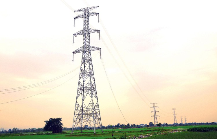 Thời hạn hoàn thành Dự án Đường dây 500 kV Vân Phong - Vĩnh Tân không chậm hơn tháng 12/2022. Ảnh: Tiên Giang