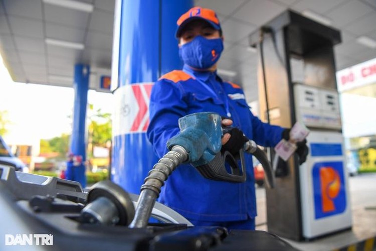 Giá xăng dầu ngày mai có thể sẽ tiếp tục tăng (Ảnh: Mạnh Quân).