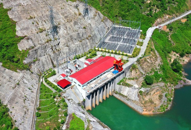 Công ty Thủy điện Sông Bung đang mời thầu lại Gói thầu 21-2022 Cung cấp thiết bị và bảo trì các trạm cảnh báo lũ hạ du Thủy điện Sông Bung 2 và Thủy điện Sông Bung 4. Ảnh: Song Lê