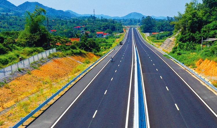 Dự án Đầu tư xây dựng tuyến cao tốc Bắc Giang - Lạng Sơn có tổng mức đầu tư 12.188 tỷ đồng, đã hoàn thành đi vào khai thác. Ảnh: Giang Huy