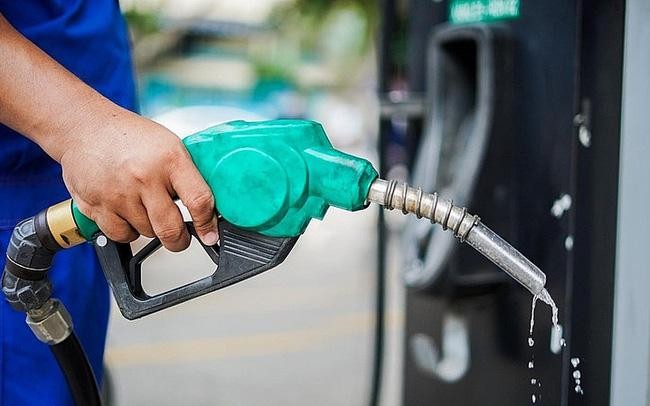 Giá xăng dầu tăng cao là một trong những nguyên nhân đẩy lạm phát. Ảnh: Internet 
