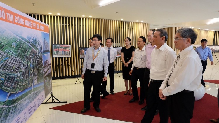 Lãnh đạo Thành phố Đà Nẵng thăm Trung tâm phần mềm FPT tại Tòa nhà FPT Complex