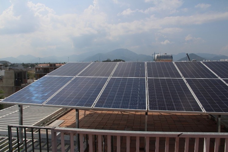 Hệ thống điện mặt trời được lắp đặt tại một hộ dân ở Nha Trang