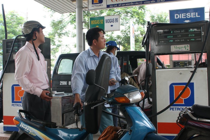 Bộ Tài chính sẽ phối hợp chặt chẽ với Bộ Giao thông vận tải để kiểm soát chặt chẽ giá xăng dầu và vận tải. Ảnh: Nhã Chi