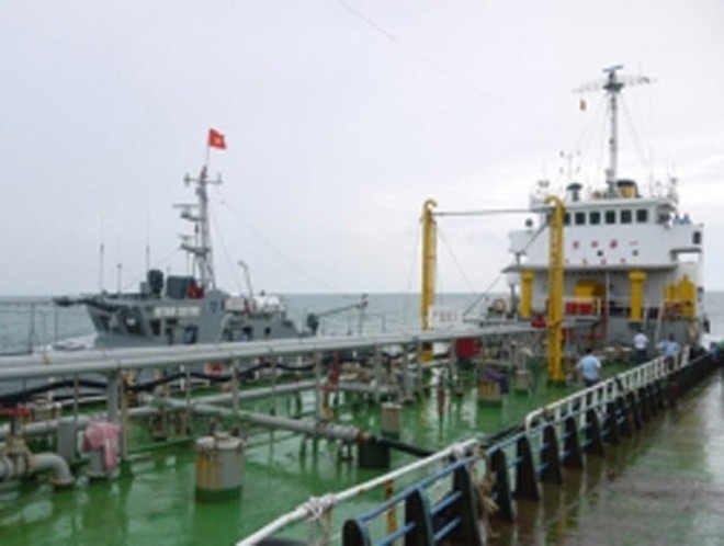 Một vụ vận chuyển trái phép xăng dầu trên biển do Cục Điều tra chống buôn lậu (Tổng cục Hải quan) bắt giữ.