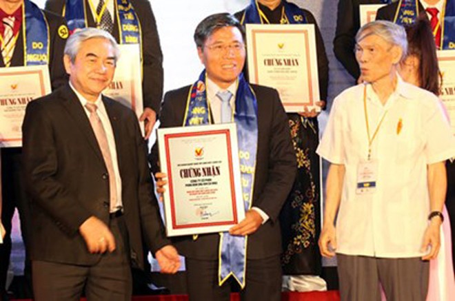 Đạm Cà Mau đạt danh hiệu Hàng Việt Nam chất lượng cao 2016