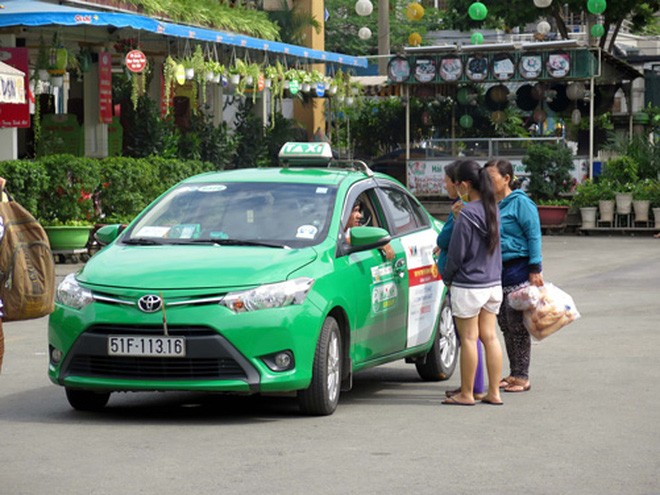 Mai Linh là một trong những hãng taxi đã giảm giá cước. Ảnh: Hoàng Hải - TTXVN