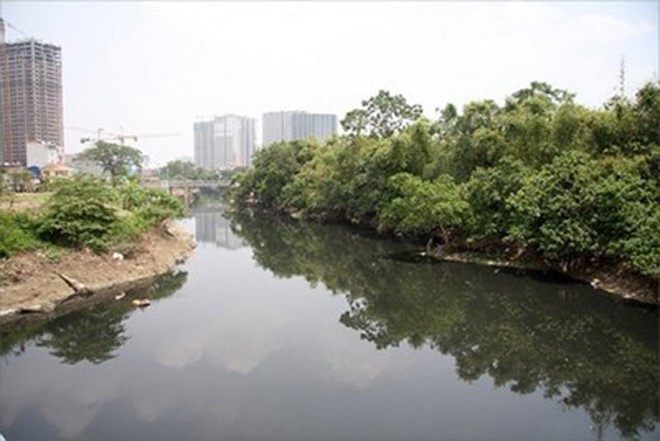Một đoạn sông Nhuệ đoạn chảy qua Hà Nội (ảnh nguồn Internet)