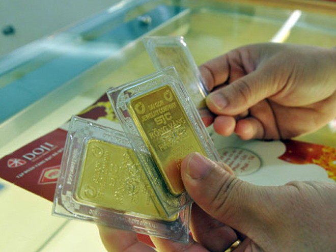 Giá vàng trong nước đắt hơn thế giới tầm 50.000-110.000 đồng sáng nay.