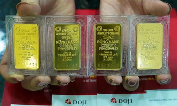 Mỗi lượng vàng miếng SJC hiện cao hơn thế giới hơn nửa triệu đồng.