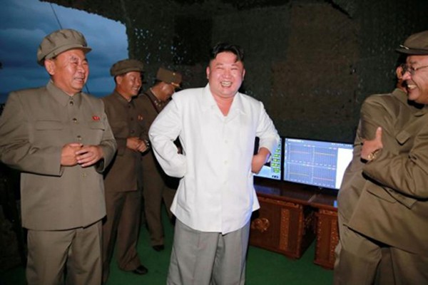 Hình ảnh lãnh đạo Triều Tiên Kim Jong Un trong vụ phóng thử tên lửa từ tàu ngầm được hãng KCNA công bố tháng 8. Ảnh: KCNA.