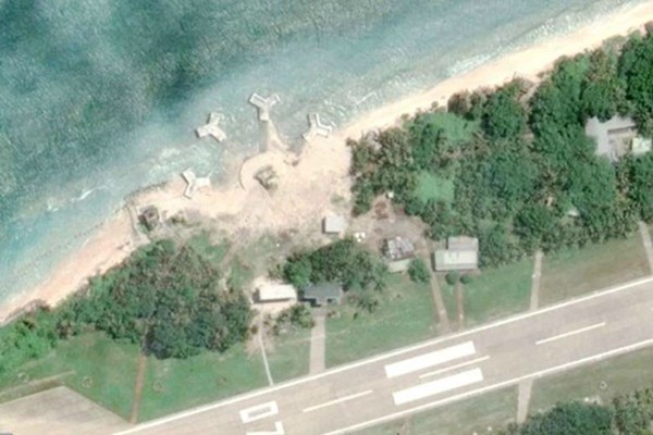 Hình ảnh 4 công trình trái phép được xây dựng tại bờ biển phía tây đảo Ba Bình. Ảnh: GoogleEarth