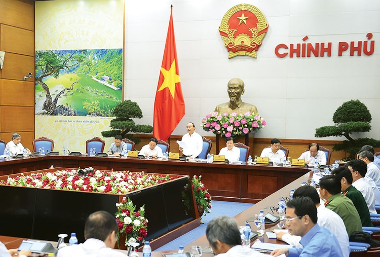 Thủ tướng Chính phủ Nguyễn Xuân Phúc chủ trì cuộc họp lần thứ 8 của Ủy ban Quốc gia về biến đổi khí hậu. Ảnh: Quang Hiếu