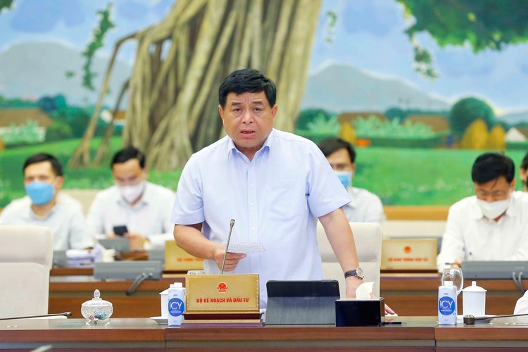 Bộ trưởng Bộ Kế hoạch và Đầu tư Nguyễn Chí Dũng cho biết, chúng ta vẫn giữ vững được ổn định kinh tế vĩ mô, cơ bản bảo đảm các cân đối lớn - Ảnh Thành Chung
