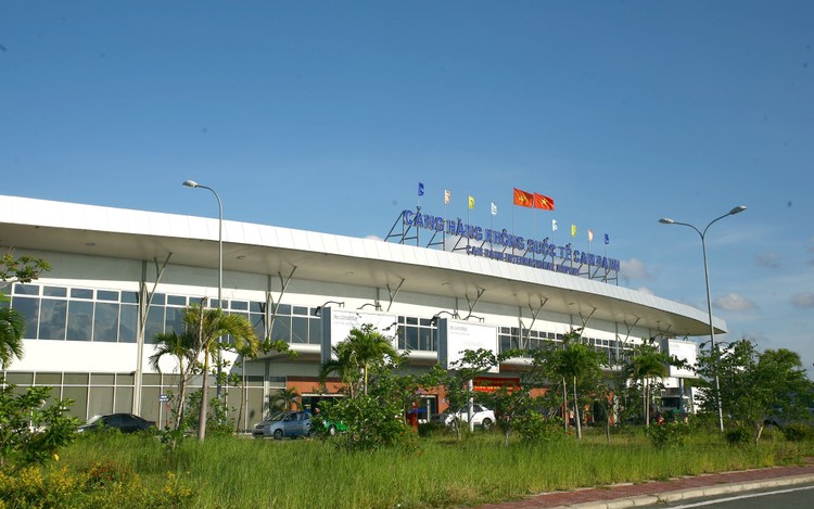Dự án Cải tạo, nâng cấp sân đỗ máy bay hiện hữu
(Quốc tế  + Quốc nội) - Cảng hàng không
quốc tế Cam Ranh có tổng mức đầu tư 712,119 tỷ đồng. Ảnh: Lê Tiên