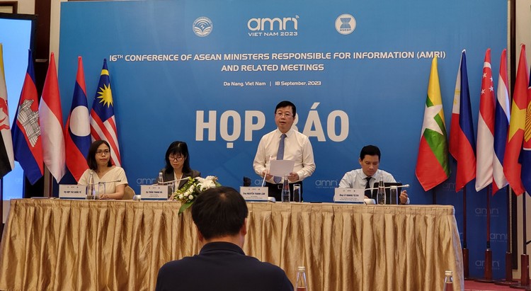 Thứ trưởng Bộ Thông tin Truyền thông Nguyễn Thanh Lâm chủ trì buổi Họp báo