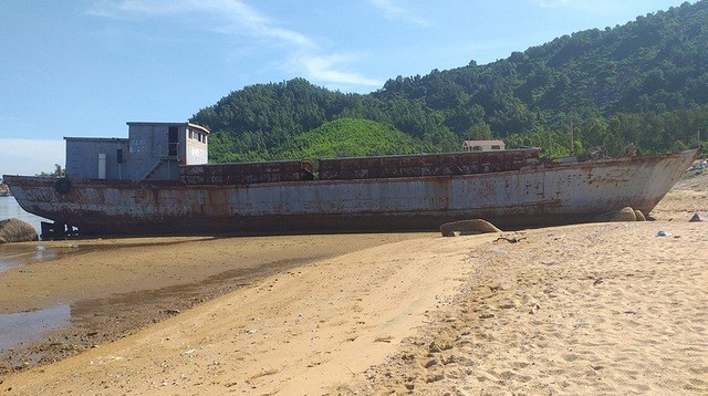 Chiếc tàu được phát hiện trôi dạt vào biển Hà Tĩnh đầu năm 2019.