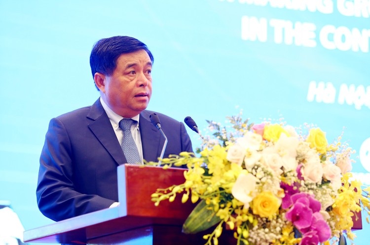 Bộ trưởng Bộ Kế hoạch và Đầu tư Nguyễn Chí Dũng phát biểu tại VRDF 2020. Ảnh: Lê TIên