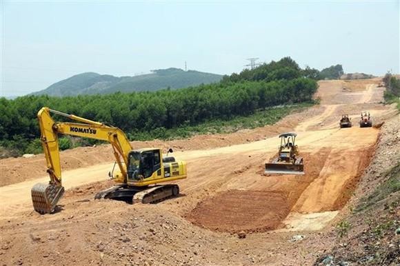 Chính phủ yêu cầu rà soát các mỏ, bảo đảm đủ vật liệu thi công cao tốc Bắc - Nam phía Đông