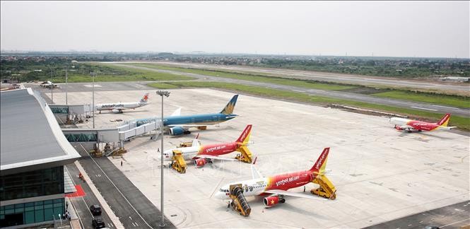 Máy bay các hãng hàng không tại Cảng hàng không quốc tế Cát Bi (Hải Phòng). Ảnh tư liệu: TTXVN phát
