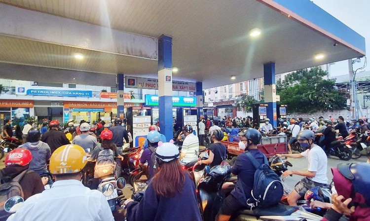 Bộ Công Thương yêu cầu các cơ quan quản lý thị trường tập trung giám sát cửa hàng bán lẻ xăng dầu đang hoạt động trên địa bàn. Ảnh chỉ mang tính minh họa. Nguồn Internet