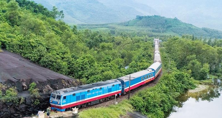 Đường sắt tăng cường thêm nhiều tàu Tết Dương lịch và Tết Nguyên đán 2023 đi các tỉnh miền Trung