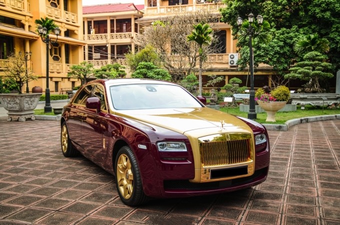 Chiếc Rolls-Royce Ghost dát vàng của ông Quyết. Ảnh: Minh Pháp