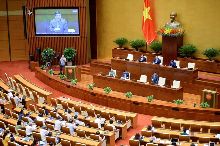 Sáng 26/5, Quốc hội nghe Bộ trưởng Nguyễn Chí Dũng trình bày về dự thảo Nghị quyết về thí điểm một số cơ chế, chính sách đặc thù phát triển TP.HCM