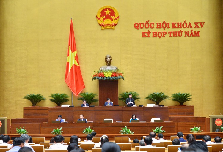 Phó Chủ tịch Quốc hội Nguyễn Khắc Định điều hành và gợi ý nội dung thảo luận