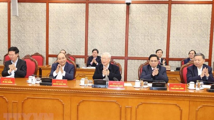 Tổng Bí thư, Chủ tịch nước Nguyễn Phú Trọng chủ trì phiên họp đầu tiên của Bộ Chính trị, Ban Bí thư khóa XIII. Ảnh: Trí Dũng