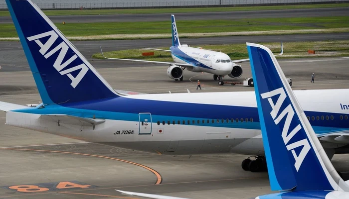 ANA và JAL đang khai thác lần lượt 19 và 13 chiếc Boeing 777 với cùng động cơ Pratt & Whitney PW4000 gặp sự cố bốc cháy của United Airlines - Ảnh: NHK