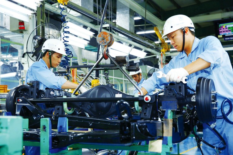 Nhiều doanh nghiệp công nghiệp hỗ trợ Việt Nam tham gia vào chuỗi cung ứng cho những tập đoàn lớn như: Samsung, Toyota, Honda… và xuất khẩu đem lại doanh thu lên đến hàng nghìn tỷ đồng. Ảnh: Lê Tiên