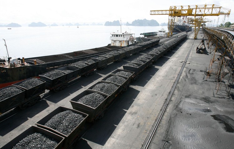 Gói thầu Mua than nhập khẩu trong quý IV/2021 số 01/2021/TNK-TKV có giá dự toán 1.062,167 tỷ đồng. Ảnh minh họa: Huyền Trang