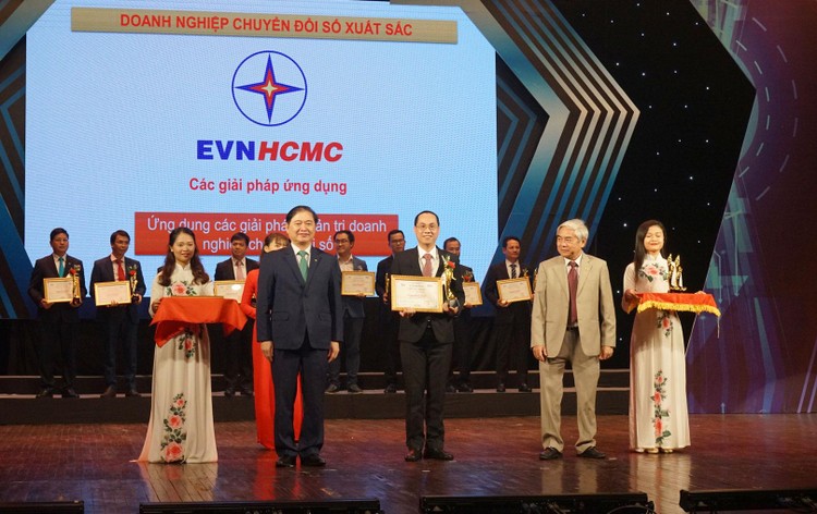 Tổng công ty Điện lực TP.HCM nhận giải thưởng Doanh nghiệp chuyển đổi số xuất sắc