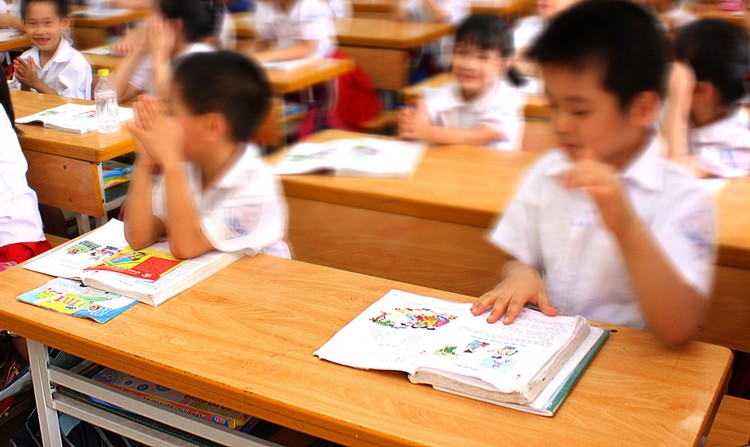 Hàng hóa tại Gói thầu Cung cấp bàn ghế học sinh cho các trường công lập trên địa bàn tỉnh Lâm Đồng là hàng hóa phổ thông trên thị trường. Ảnh minh họa: Hoàng Quân