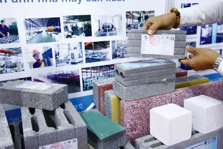 Ngành công nghiệp vật liệu xây dựng giữ vai trò quan trọng trong nền kinh tế, đóng góp khoảng 6,5 - 7% vào GDP của Việt Nam. Ảnh: Tiên Giang