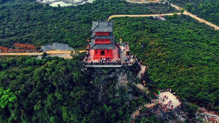 UBND tỉnh Hà Nam cho biết, ngành du lịch phấn đấu đến năm 2025, Khu du lịch Tam Chúc đón hơn 3,5 triệu lượt khách. Ảnh: Hương Lan